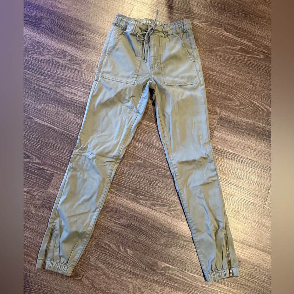 American Eagle Women’s Olive Green jogger pants